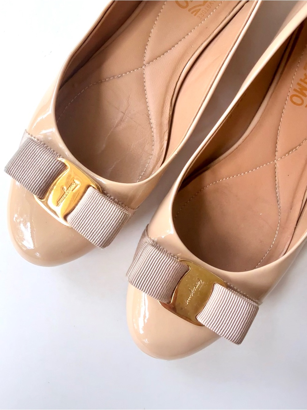 Salvatore Ferragamo Varina Beige Patent Leather Bow Ballet Flats 8.5 - Picture 4 of 16